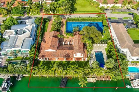 House in Bal Harbour, Florida 4 bedrooms, 547.57 sq.m. № 1693628 - photo 3