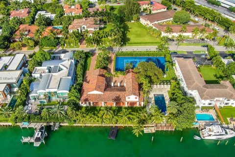 House in Bal Harbour, Florida 4 bedrooms, 547.57 sq.m. № 1693628 - photo 10