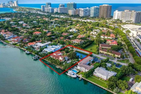 House in Bal Harbour, Florida 4 bedrooms, 547.57 sq.m. № 1693628 - photo 4