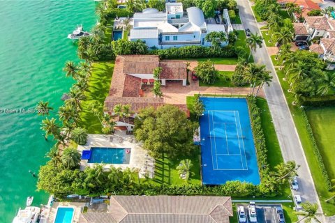 House in Bal Harbour, Florida 4 bedrooms, 547.57 sq.m. № 1693628 - photo 23