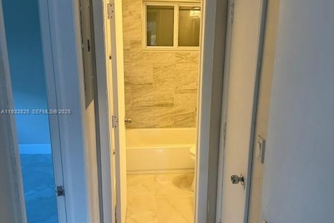 Снять в аренду квартиру в Форт-Лодердейл, Флорида 2 спальни, 112.6м2, № 1991770 - фото 6