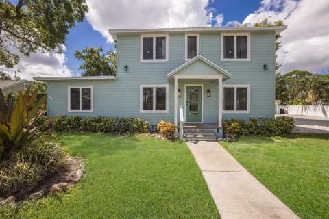 House in Palmetto, Florida 4 bedrooms, 210.7 sq.m. № 1885470 - photo 2