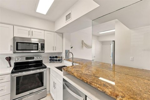 Touwnhouse à vendre à Saint Petersburg, Floride: 2 chambres, 111.48 m2 № 2430317 - photo 4