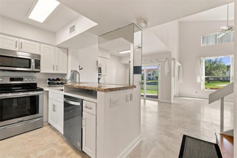Touwnhouse à vendre à Saint Petersburg, Floride: 2 chambres, 111.48 m2 № 2430317 - photo 3