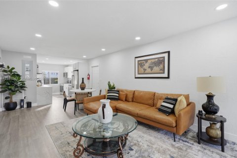 Снять в аренду виллу или дом в Майами, Флорида 3 спальни, 230.77м2, № 2034421 - фото 24