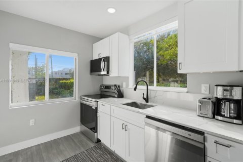 Снять в аренду виллу или дом в Майами, Флорида 3 спальни, 230.77м2, № 2034421 - фото 19