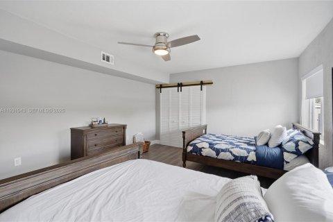 Снять в аренду виллу или дом в Майами, Флорида 3 спальни, 230.77м2, № 2034421 - фото 12