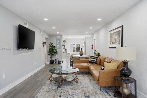 Снять в аренду виллу или дом в Майами, Флорида 3 спальни, 230.77м2, № 2034421 - фото 27