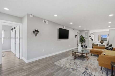 Снять в аренду виллу или дом в Майами, Флорида 3 спальни, 230.77м2, № 2034421 - фото 26