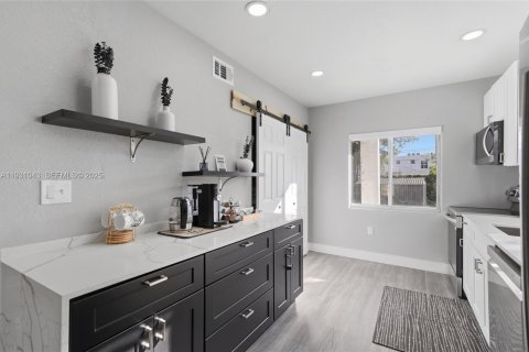 Снять в аренду виллу или дом в Майами, Флорида 3 спальни, 230.77м2, № 2034421 - фото 20