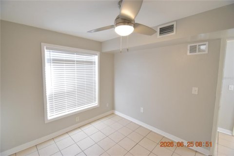Apartamento en alquiler en Clearwater, Florida, 2 dormitorios, 59.46 m2 № 2096011 - foto 11