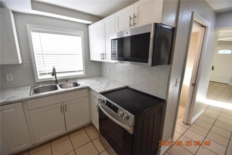 Apartamento en alquiler en Clearwater, Florida, 2 dormitorios, 59.46 m2 № 2096011 - foto 9