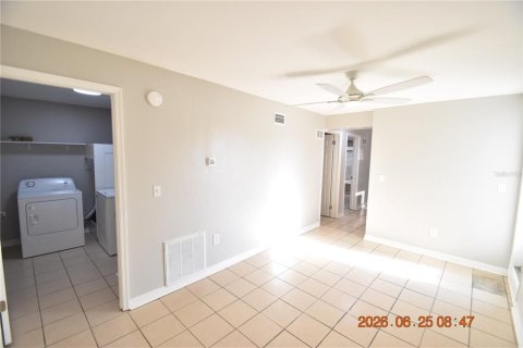 Apartamento en alquiler en Clearwater, Florida, 2 dormitorios, 59.46 m2 № 2096011 - foto 4