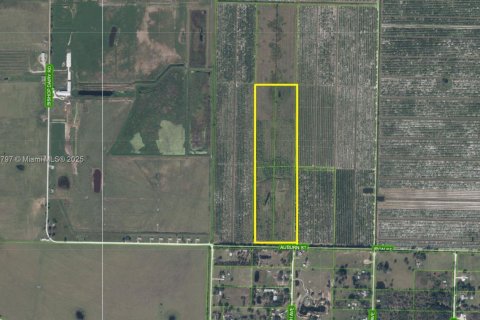 Commercial property in Lorida, Florida № 1938399 - photo 1