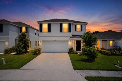 House in Bradenton, Florida 5 bedrooms, 225.57 sq.m. № 2304621