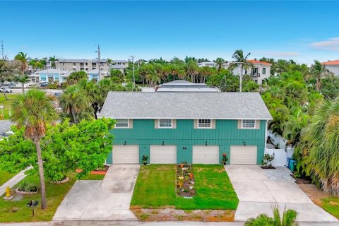 House in Holmes Beach, Florida 3 bedrooms, 90.3 sq.m. № 2149539