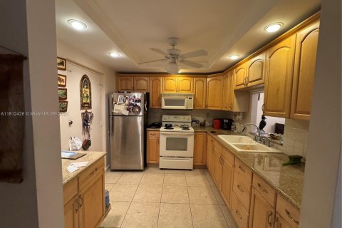 Condominio en venta en North Miami Beach, Florida, 2 dormitorios, 103.12 m2 № 1759118 - foto 3