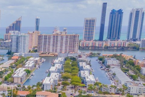 Condominio en venta en North Miami Beach, Florida, 2 dormitorios, 103.12 m2 № 1759118 - foto 16
