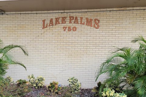 Condo in Saint Petersburg, Florida, 1 bedroom  № 2226730 - photo 16