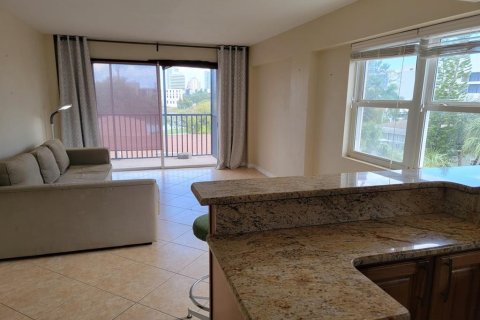 Condo in Saint Petersburg, Florida, 1 bedroom  № 2226730 - photo 10