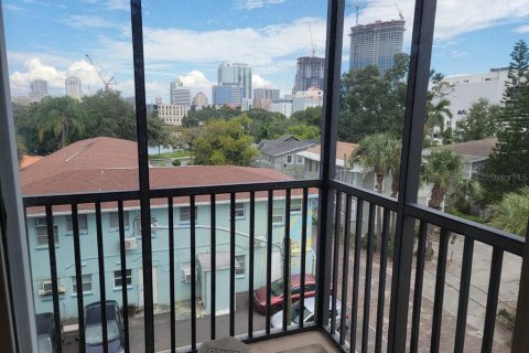Condo in Saint Petersburg, Florida, 1 bedroom  № 2226730 - photo 5