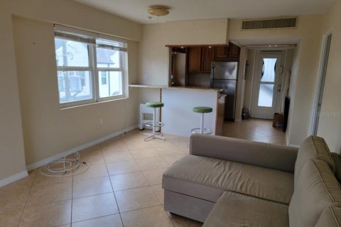 Condo in Saint Petersburg, Florida, 1 bedroom  № 2226730 - photo 13