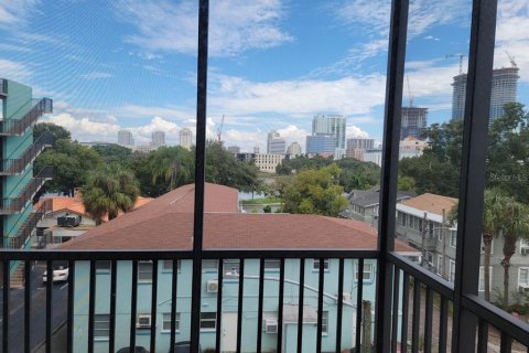 Condo in Saint Petersburg, Florida, 1 bedroom  № 2226730 - photo 15