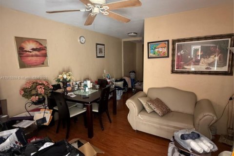 Propiedad comercial en venta en North Miami, Florida, 185.8 m2 № 1971000 - foto 2