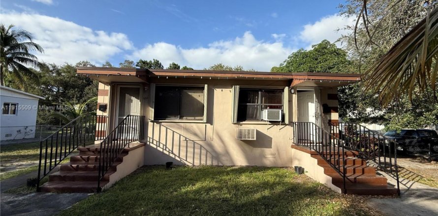 Propiedad comercial en North Miami, Florida 185.8 m2 № 1971000