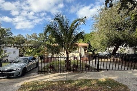 Propiedad comercial en venta en North Miami, Florida, 185.8 m2 № 1971000 - foto 9