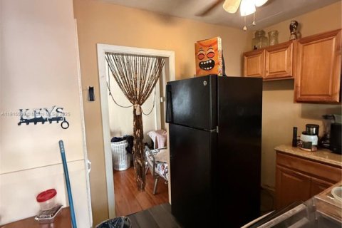 Propiedad comercial en venta en North Miami, Florida, 185.8 m2 № 1971000 - foto 3