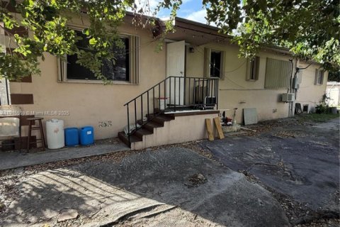 Propiedad comercial en venta en North Miami, Florida, 185.8 m2 № 1971000 - foto 7