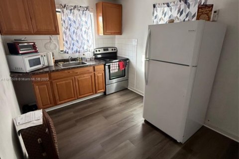 Propiedad comercial en venta en North Miami, Florida, 185.8 m2 № 1971000 - foto 5