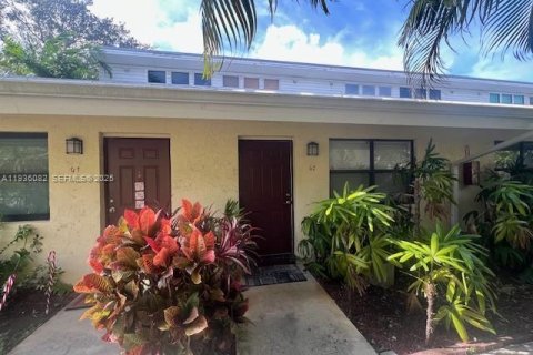 Купить кондоминиум в Форт-Лодердейл, Флорида 2 спальни, 94.02м2, № 1994171 - фото 1