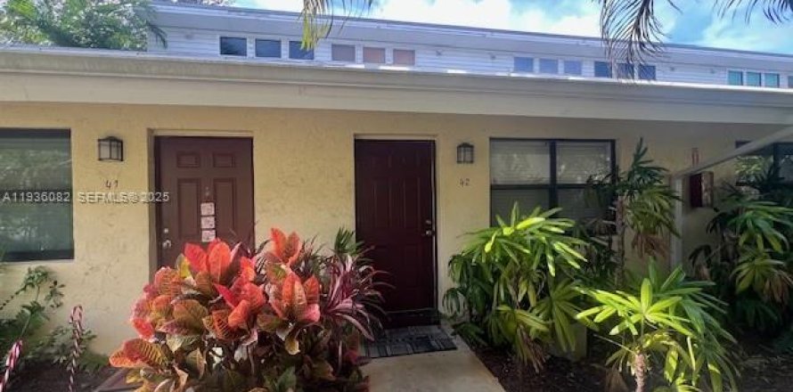 Кондоминиум с 2 спальнями в Форт-Лодердейл, Флорида № 1994171