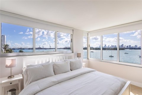 Condo in Miami Beach, Florida, 2 bedrooms № 2249120 - photo 15