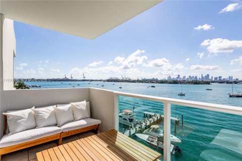 Condo in Miami Beach, Florida, 2 bedrooms  № 2249120
