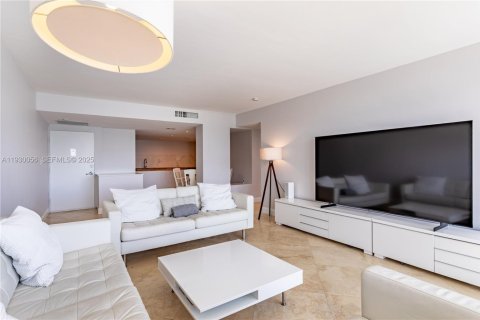 Condo in Miami Beach, Florida, 2 bedrooms № 2249120 - photo 3