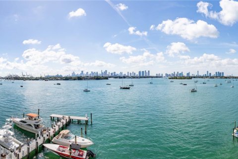 Condo in Miami Beach, Florida, 2 bedrooms № 2249120 - photo 25