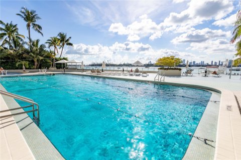 Condo in Miami Beach, Florida, 2 bedrooms № 2249120 - photo 27