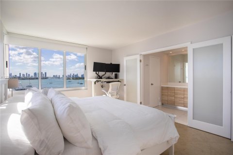 Condo in Miami Beach, Florida, 2 bedrooms № 2249120 - photo 13