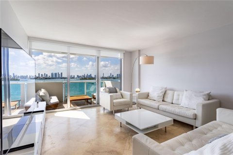 Condo in Miami Beach, Florida, 2 bedrooms № 2249120 - photo 2