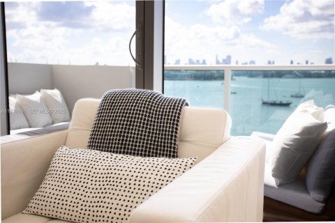 Condo in Miami Beach, Florida, 2 bedrooms № 2249120 - photo 5