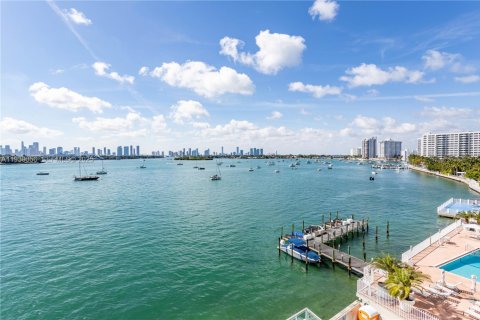Condo in Miami Beach, Florida, 2 bedrooms № 2249120 - photo 23
