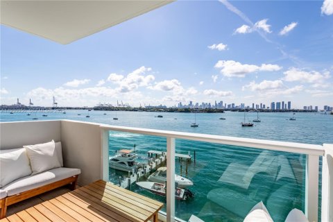 Condo in Miami Beach, Florida, 2 bedrooms № 2249120 - photo 20
