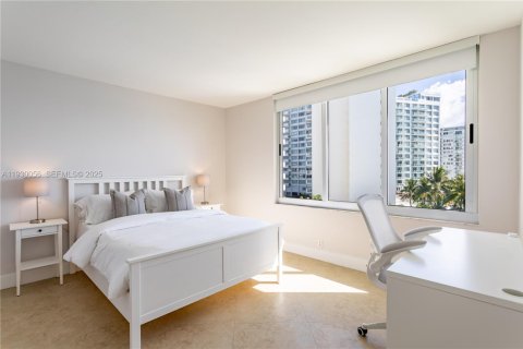 Condo in Miami Beach, Florida, 2 bedrooms № 2249120 - photo 17