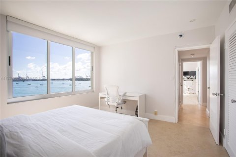 Condo in Miami Beach, Florida, 2 bedrooms № 2249120 - photo 18