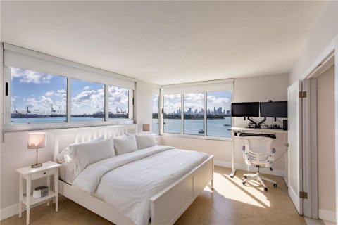 Condo in Miami Beach, Florida, 2 bedrooms № 2249120 - photo 14