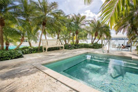 Condo in Miami Beach, Florida, 2 bedrooms № 2249120 - photo 28