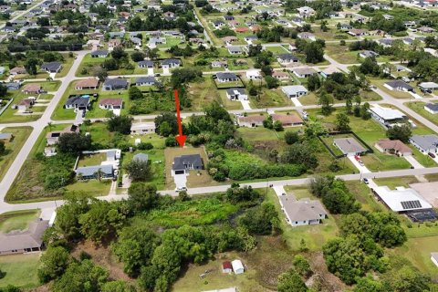 House in Lehigh Acres, Florida 4 bedrooms, 129.32 sq.m. № 2312276 - photo 30